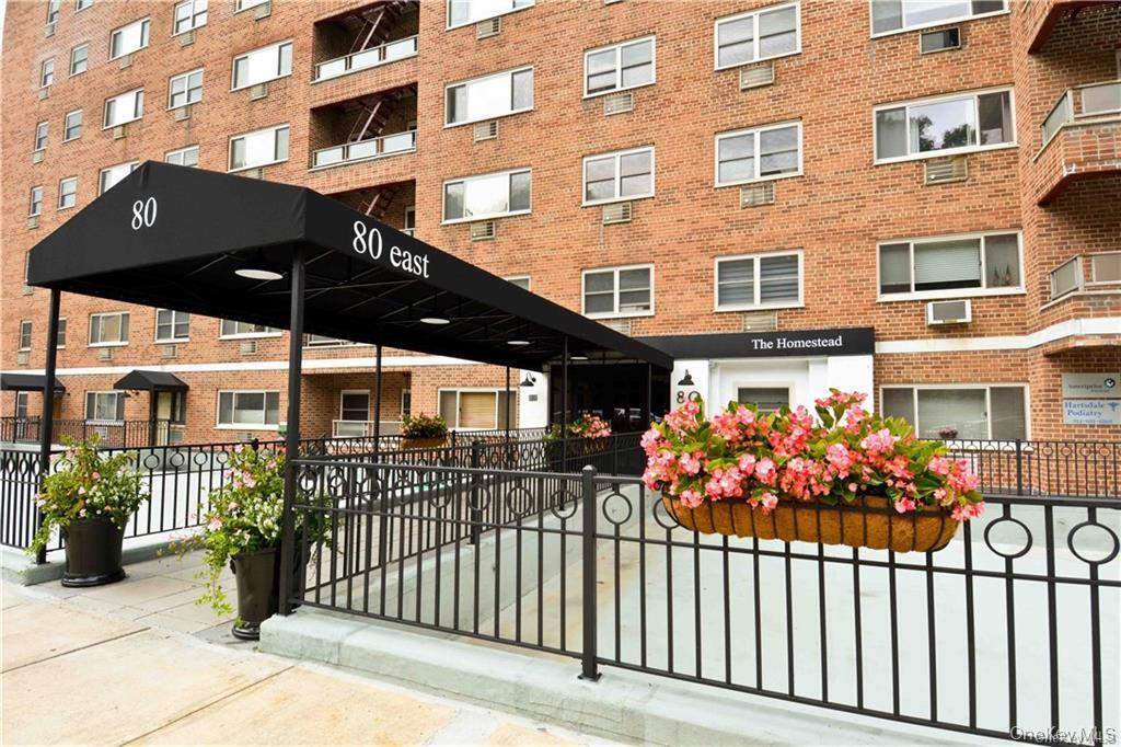 Bright and completely renovated with private entrance and patio!  3 be...