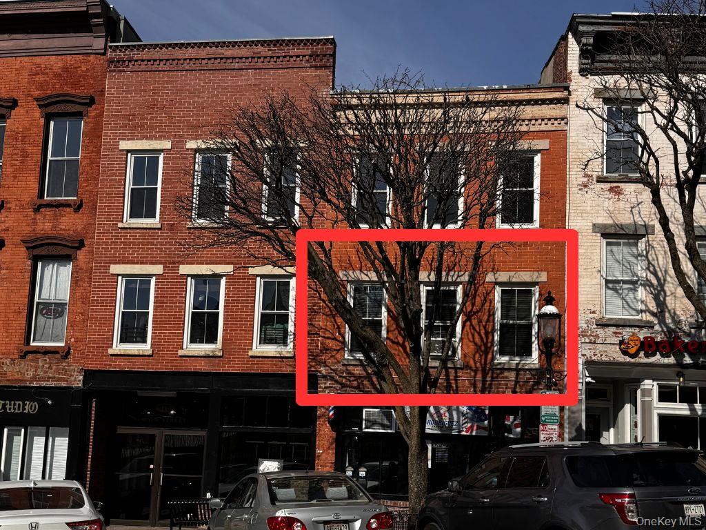 Outstanding leasing opportunity at 175 Main St in Ossining! This 450 s...