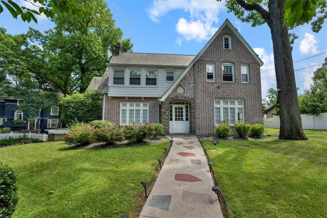 Step into luxury and elegance with this stunning 6 bedroom, 6 bathroom...