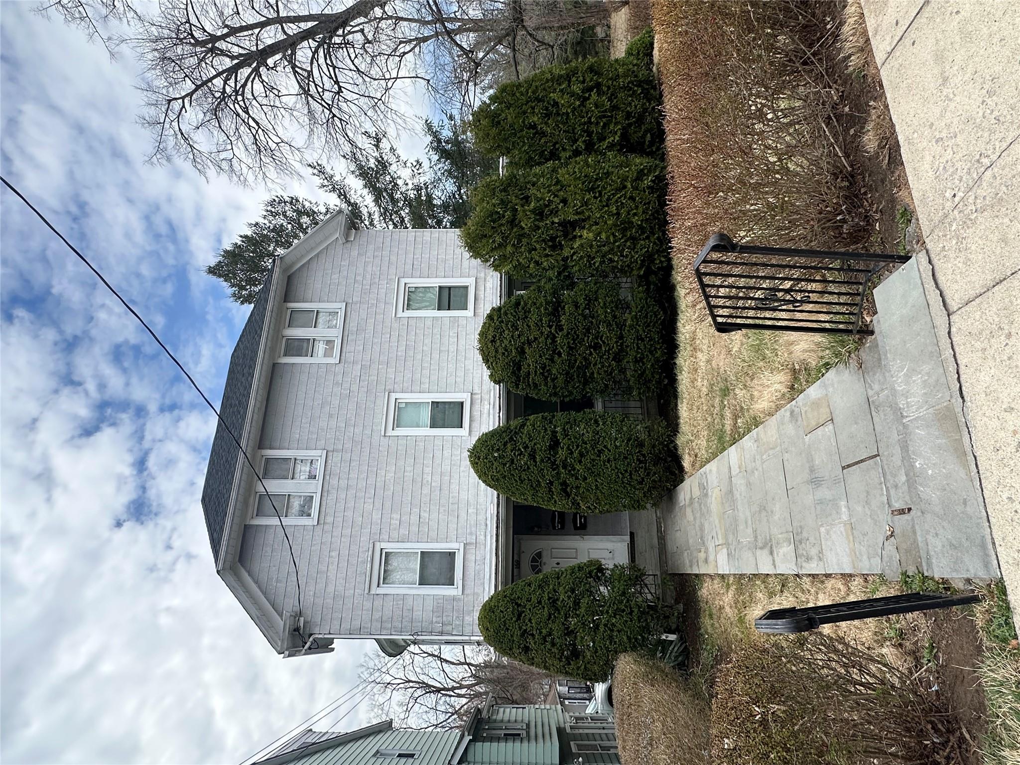 Don't miss out on this great Investment property with convenient commu...