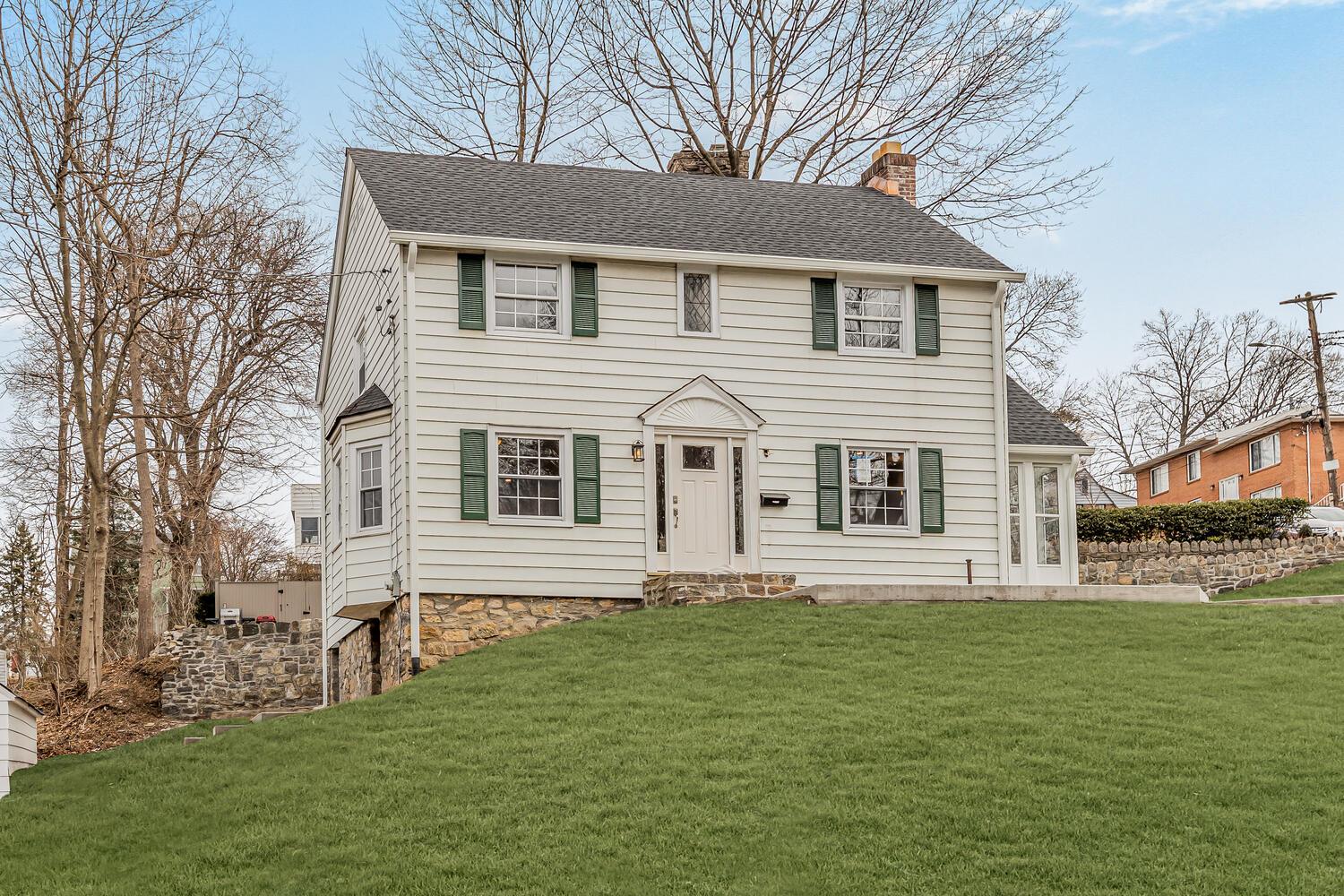 Newly Renovated with Hardwood floor throughout, Bryn Mawr Center Hall...