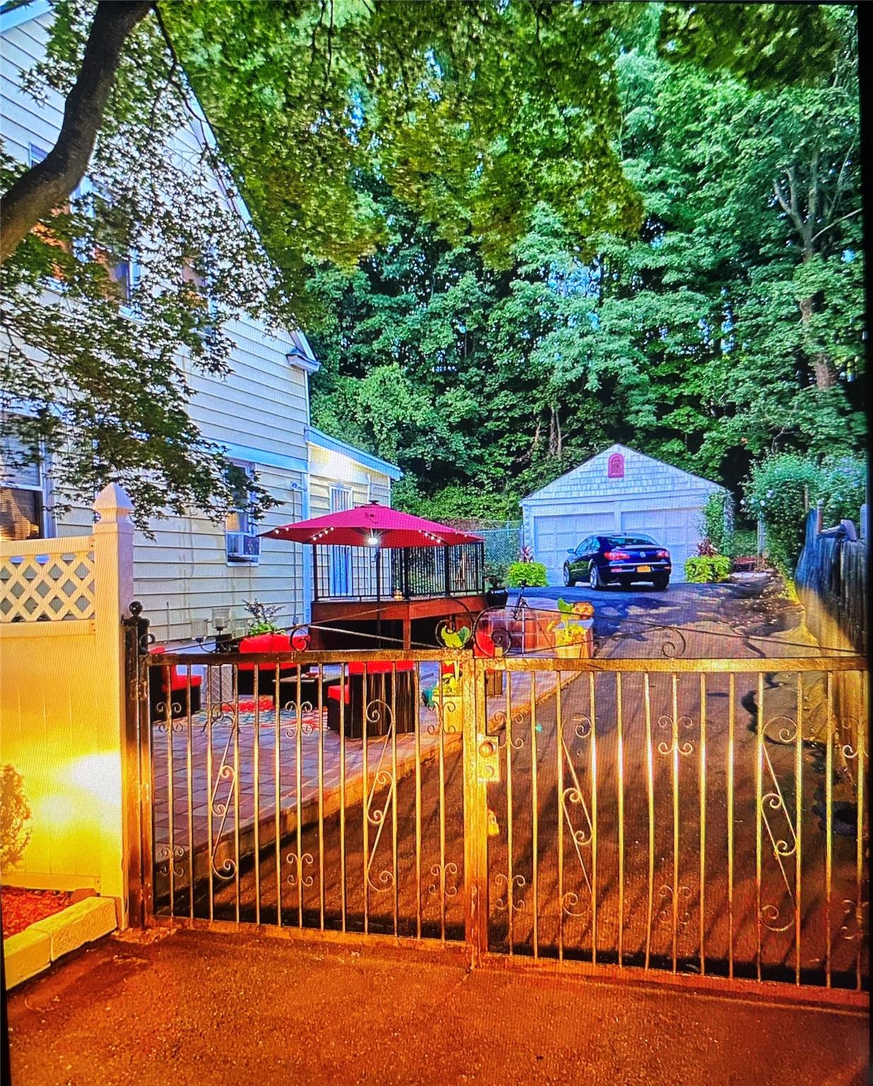 Charming Three Bedroom Colonial in Runyon Estates. This charming singl...