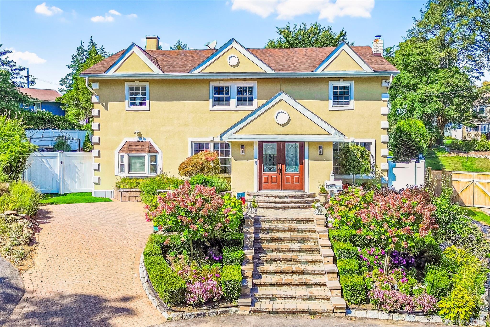 Stunning Colonial Home in Sprain Lake Knolls – A True Masterpiece on a...