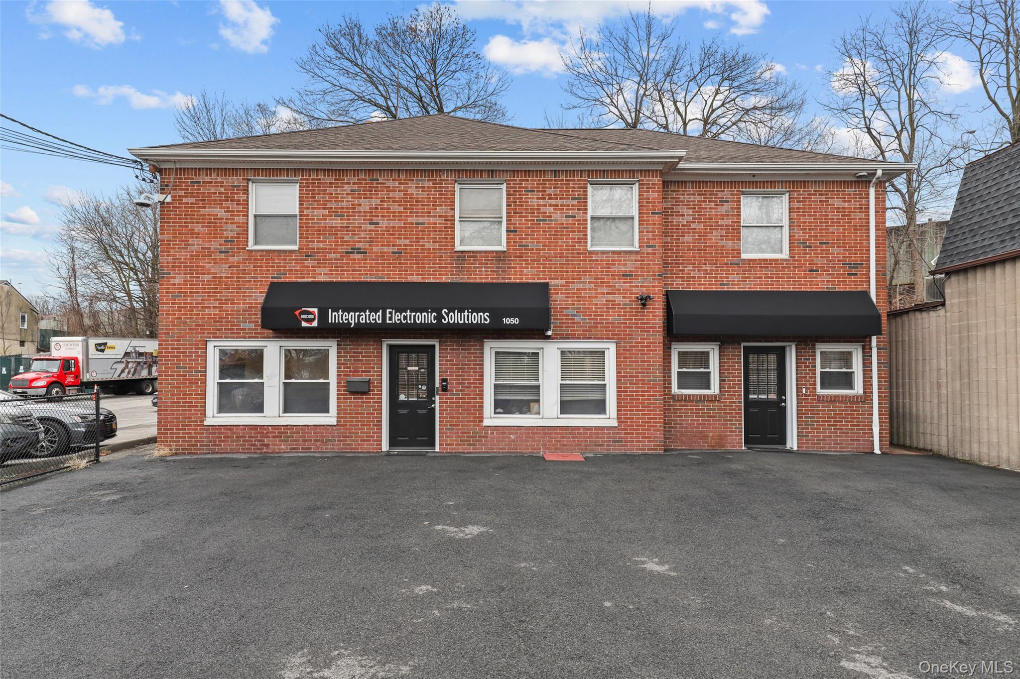 Prime Mixed-Use Commercial Property with Exceptional Visibility on Mam...