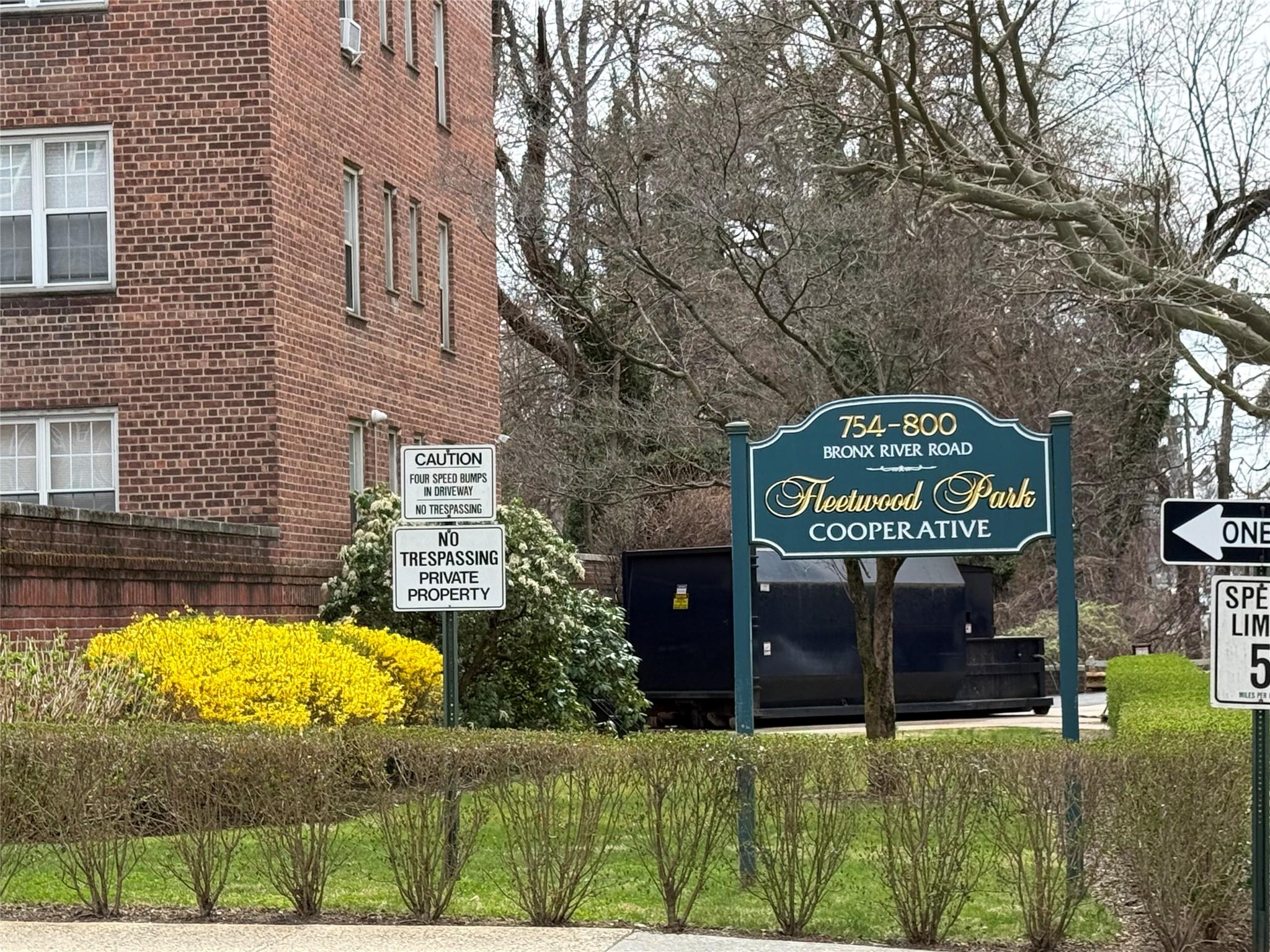 Opportunity knocks! Two bedroom apartment in Bronxville P.O. Walk to t...