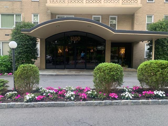 Welcome to this 1100 Square Foot one bedroom with walk in closet and g...