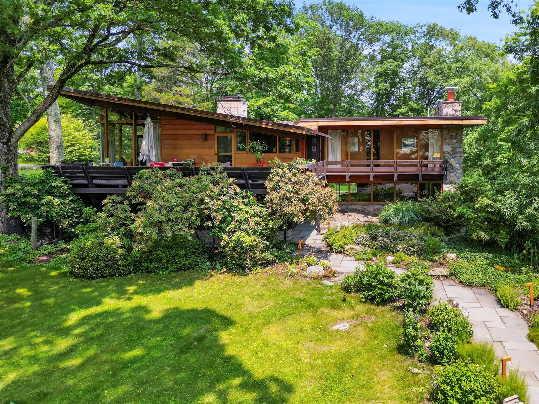 Quintessential Mid-Century Style. Classic Modern designed by David Hen...