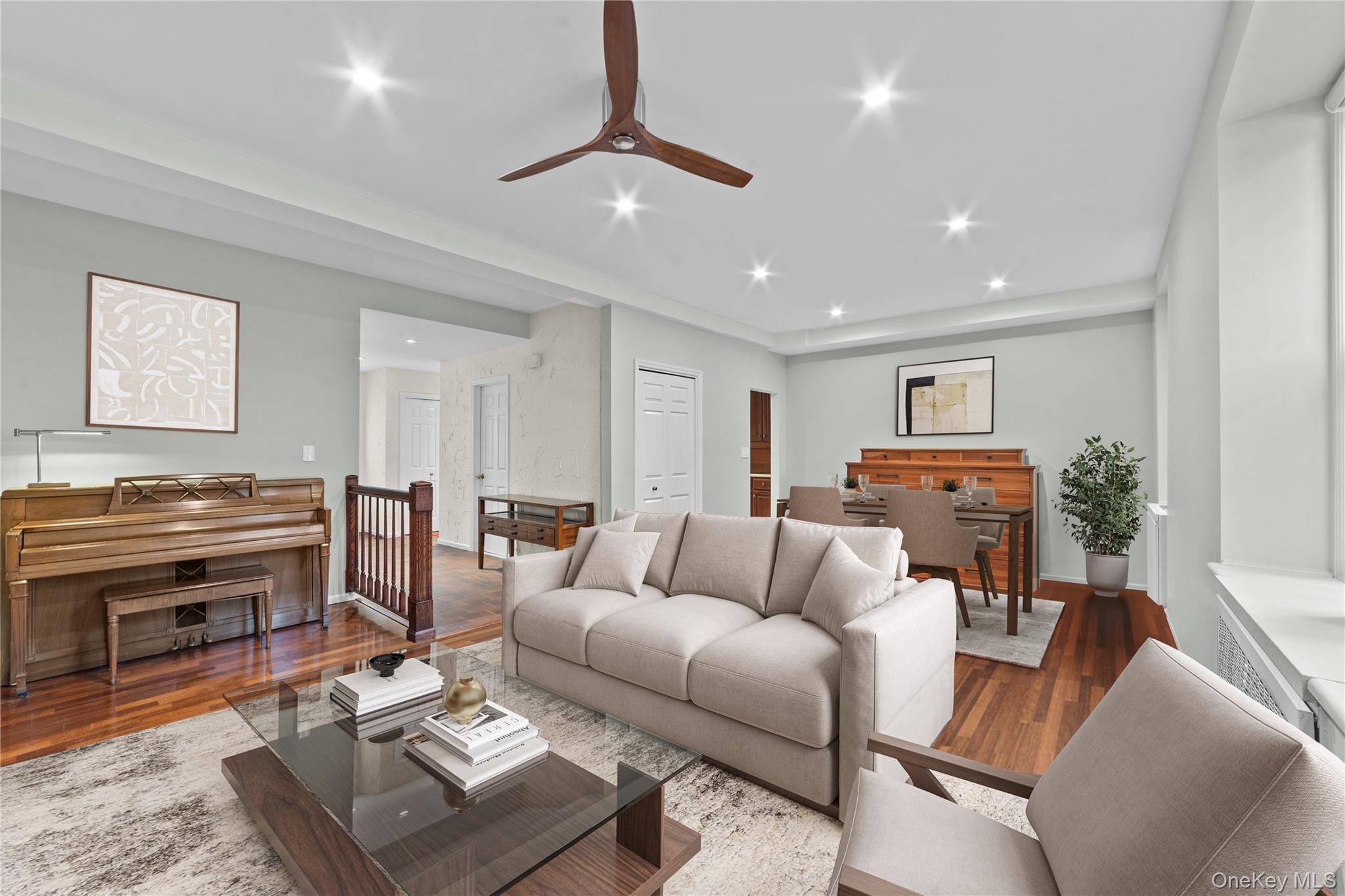 Sophisticated 2-Bedroom Townhouse in Historic Valeria — A Refined Retr...