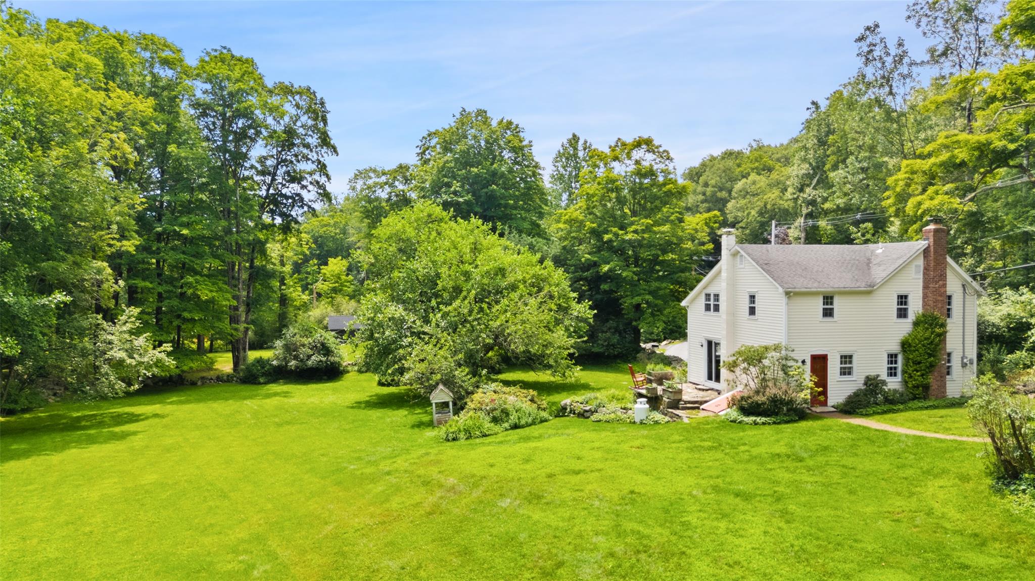 Make Believe Farm. Absolutely adorable Country Farmhouse dating to 185...