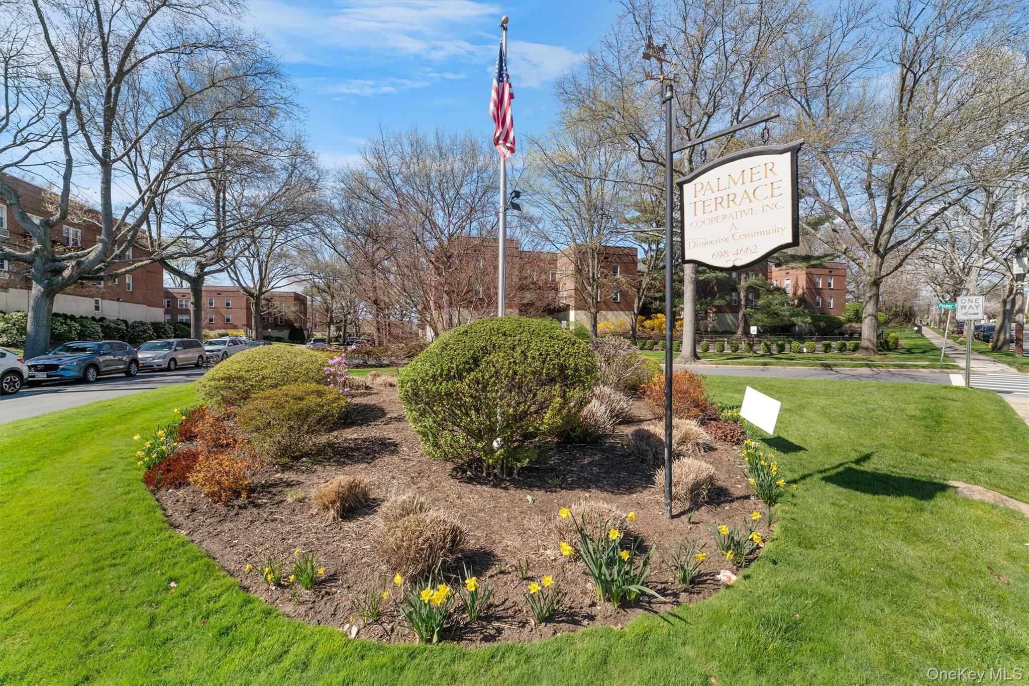 BEAUTIFUL Mamaroneck N.Y, Co-op situated in quite country like atmosph...
