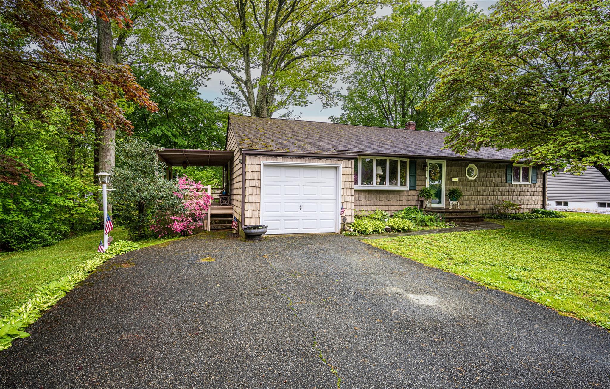 HOME SWEET HOME!! Welcome to this beautiful 3 bedroom, 1 bathroom RANC...