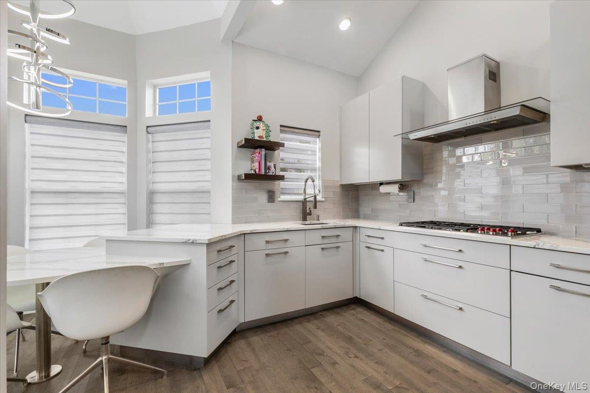 This unique Devon layout has been Rennovated with exceptional, state-o...