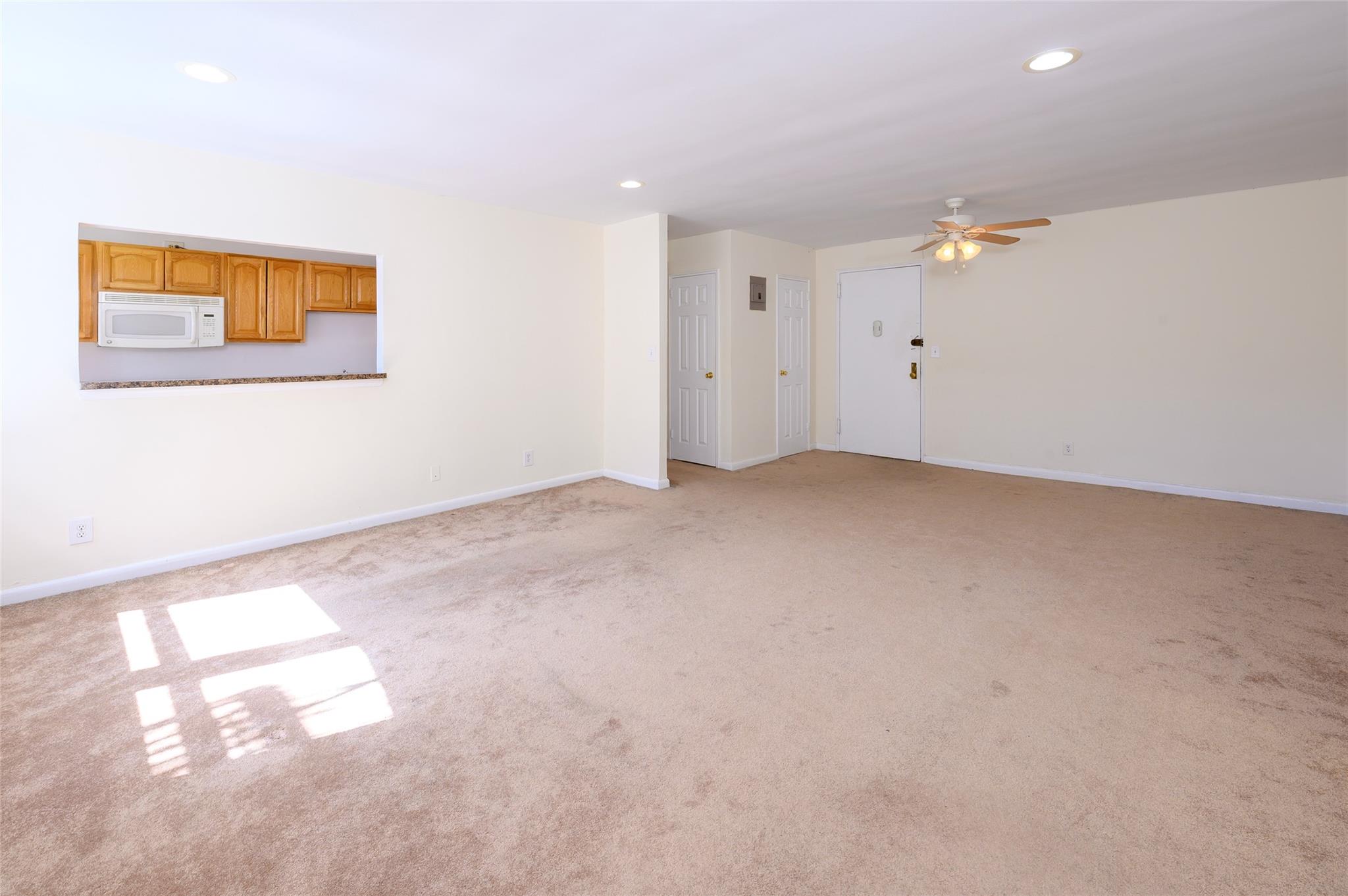 LARGE AND QUIET COOP ONE BEDROOM UNIT ** OPEN CONCEPT KITCHEN ** SPACI...