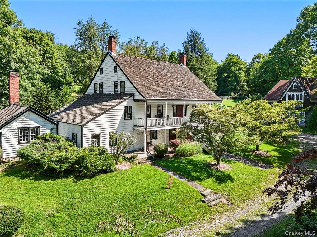 Country living just 45 minutes from NYC! Nestled on a picturesque 5+ a...