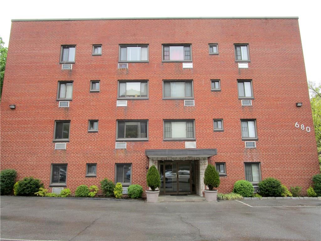 Terrific One Bedroom Apartment in the Heart of Fleetwood ~ Walk to Eve...