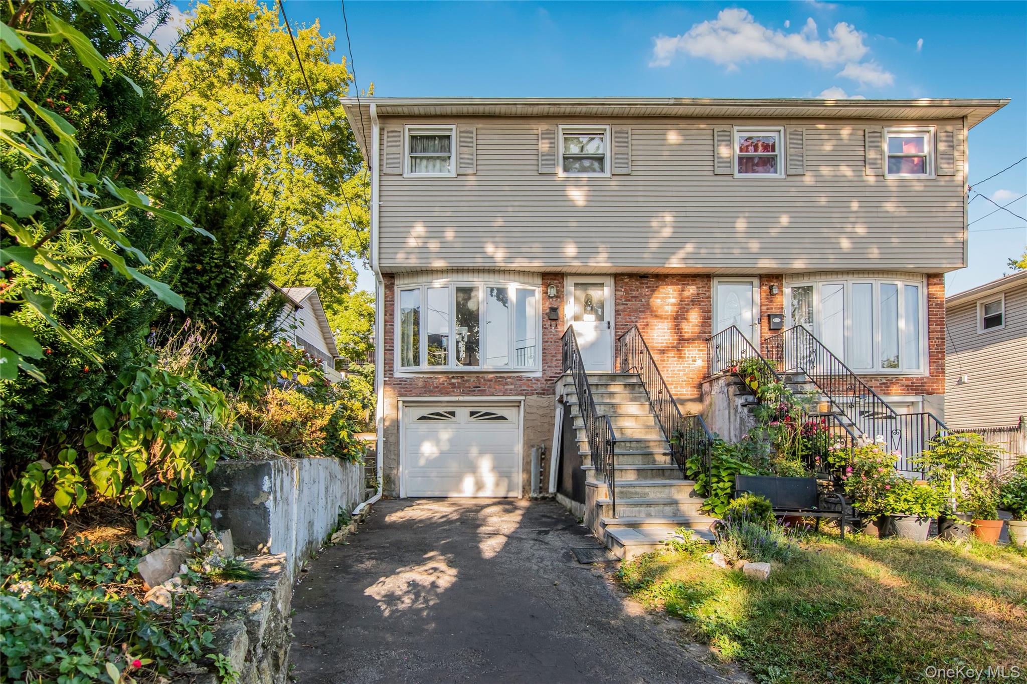 Charming 3-Bedroom Semi-Attached Home in Yonkers – Great Starter Oppor...