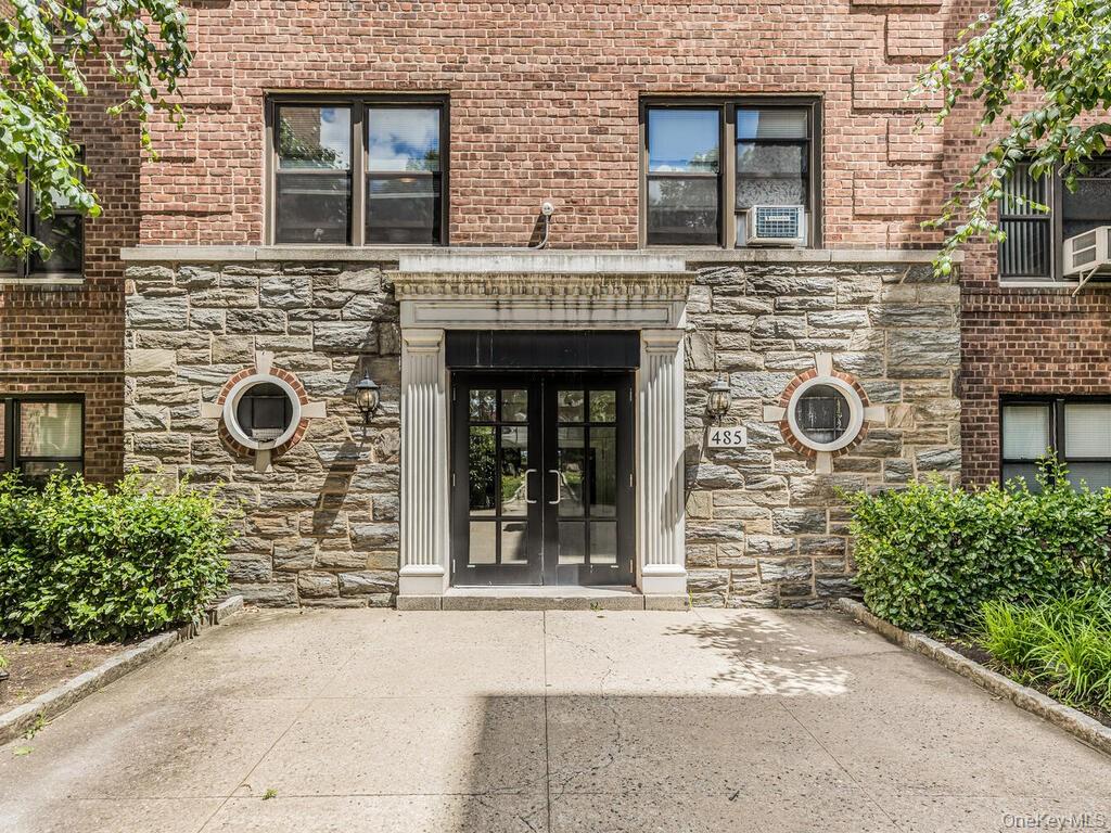 This is it! This is the one! Bright and Spacious, the perfect size for...