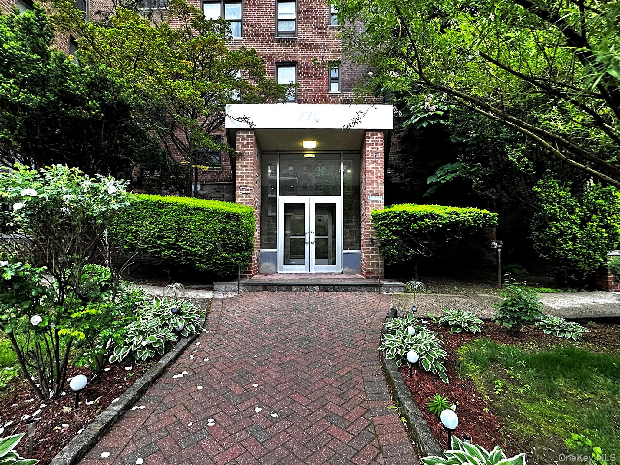 Manhattan-style living meets the vibrant Yonkers waterfront. Step into...