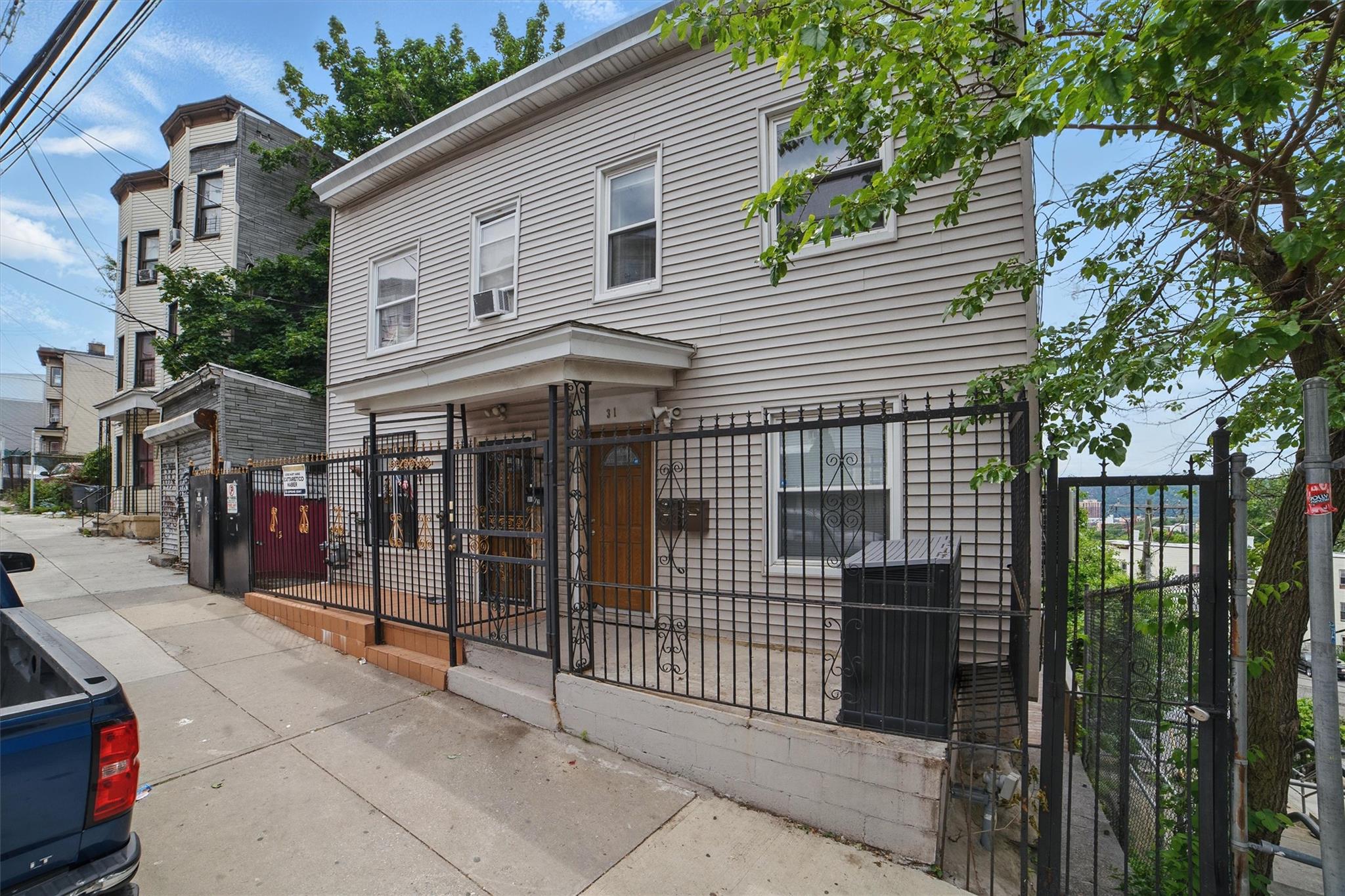 Presenting a great opportunity that's perfect for 1st-time homebuyers,...