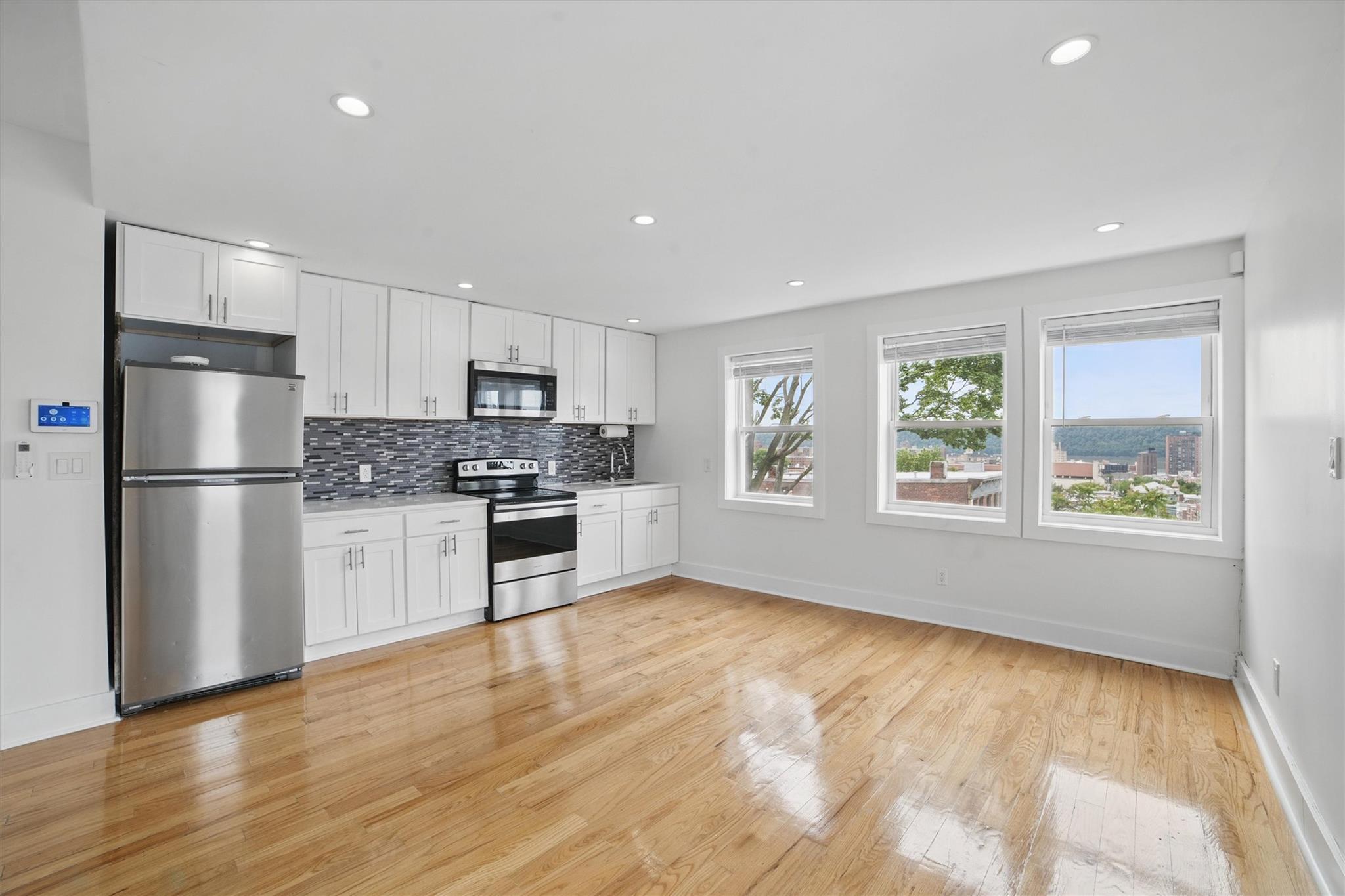 Presenting a great opportunity that's perfect for 1st-time homebuyers,...