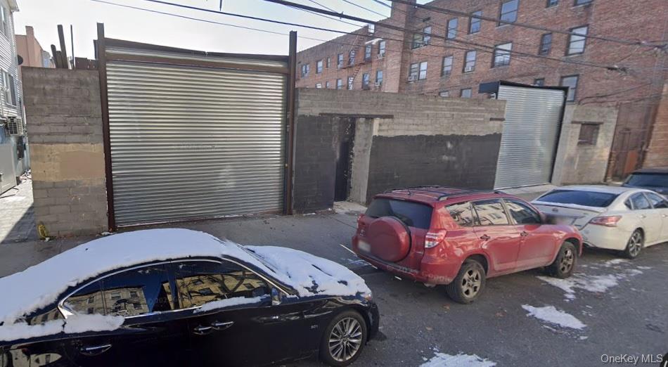 Secure and spacious contractor’s yard available for immediate lease! T...