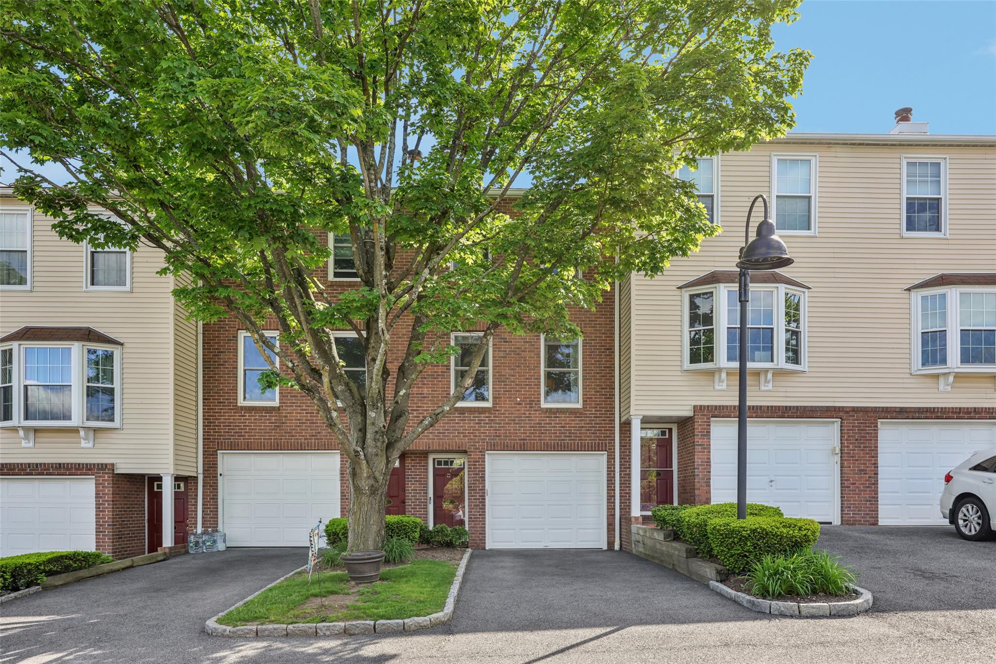 Welcome to your new home at Washington Mews. Enjoy Maintenance-Free li...