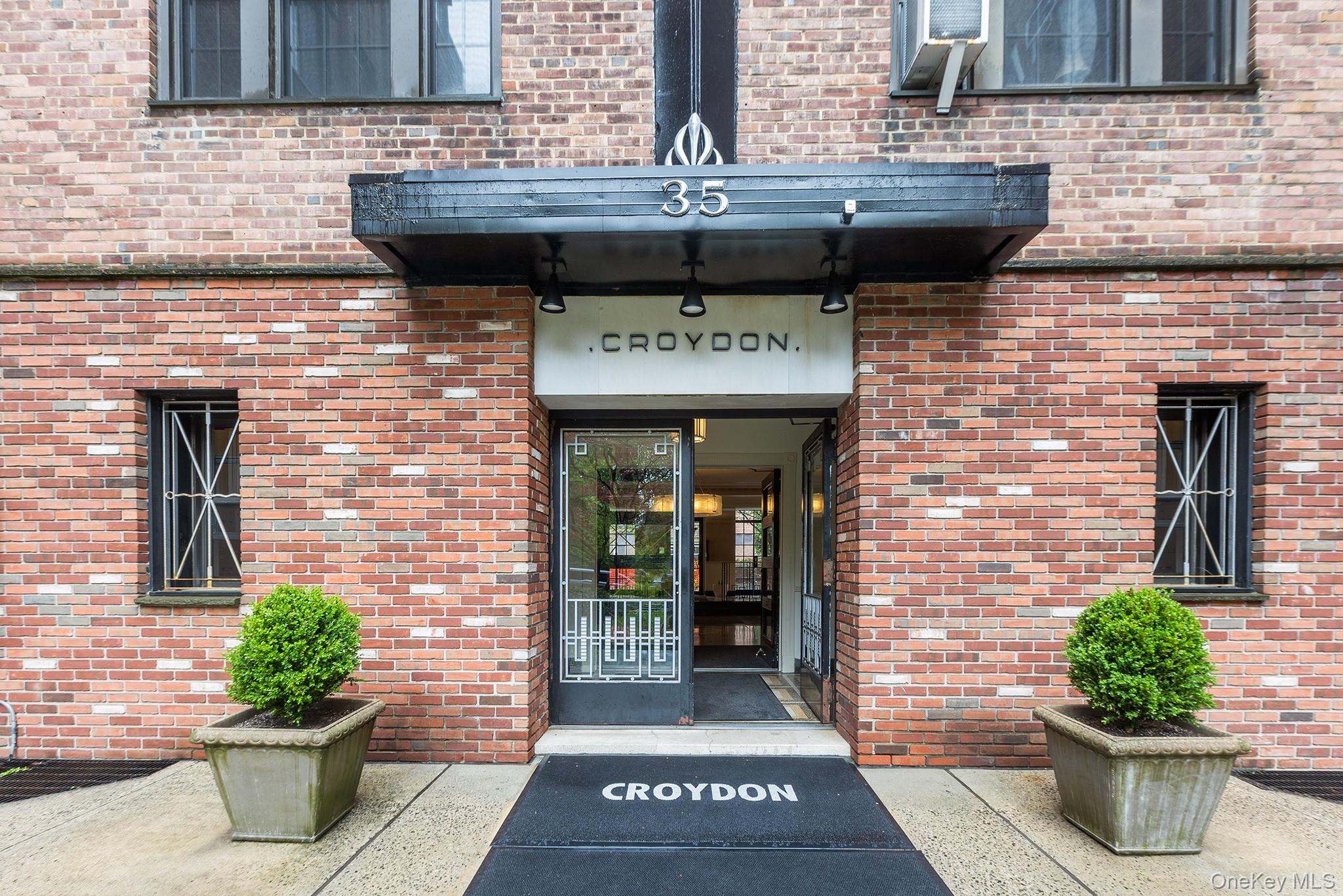 Welcome to The Croyden — a beautifully maintained pre-war co-op featur...