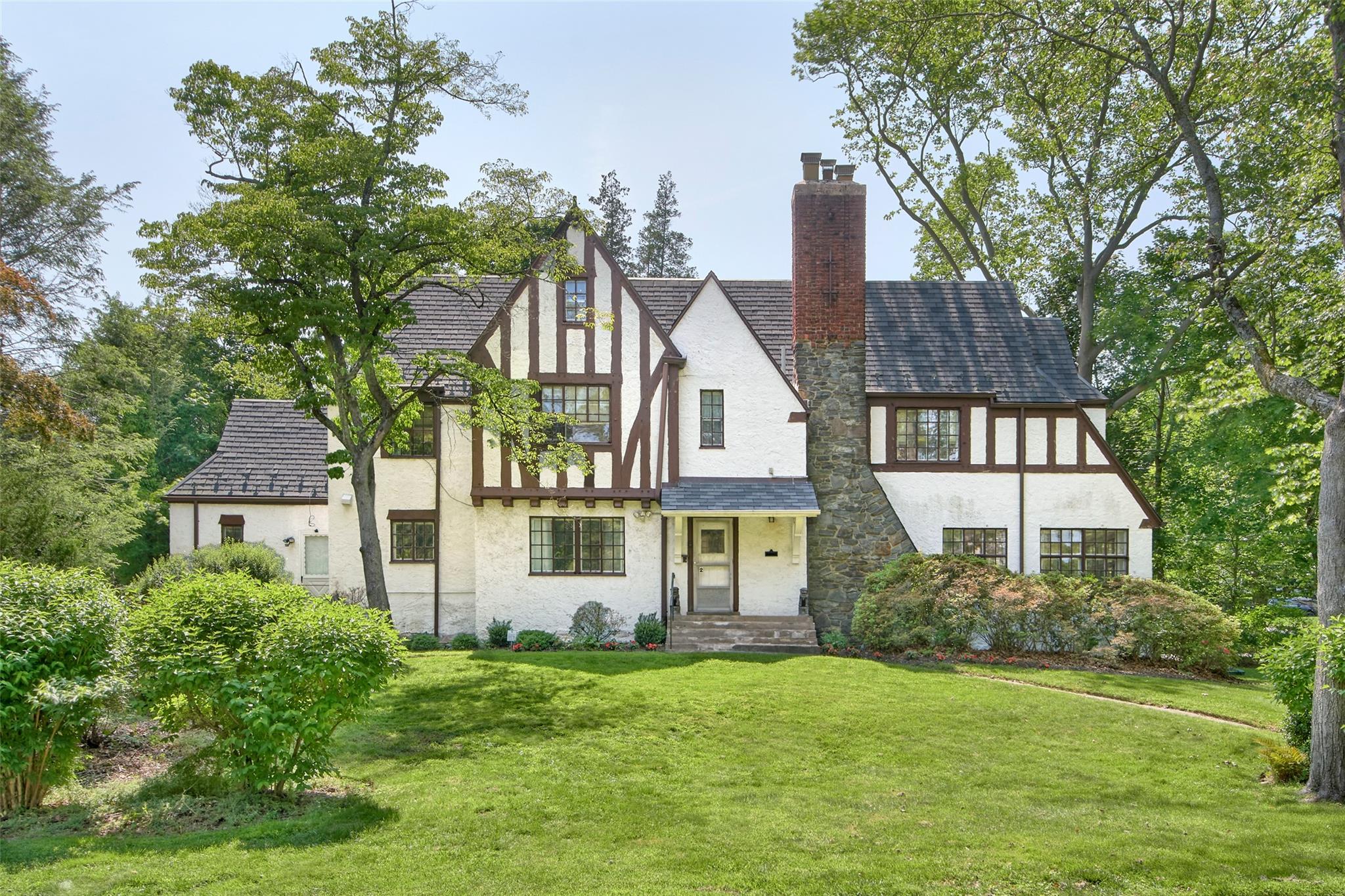 Superbly updated Tudor in Wykagyl Park.  Location........location........