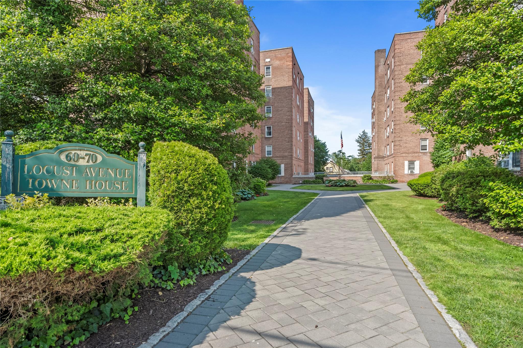 Just Listed – Bright 2-Bedroom Co-op with Water Views in New Rochelle!...