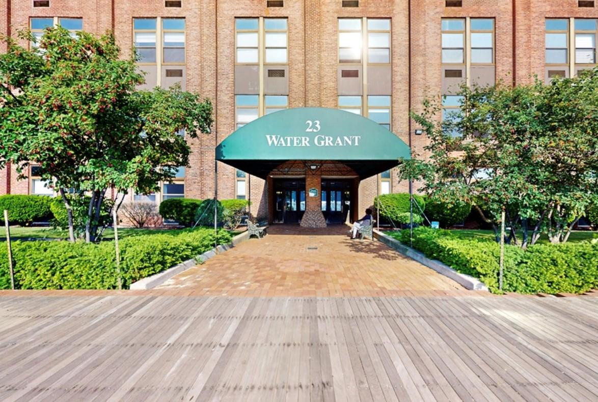 Stunning Duplex Condo with Uninterrupted Waterfront Views of the Hudso...