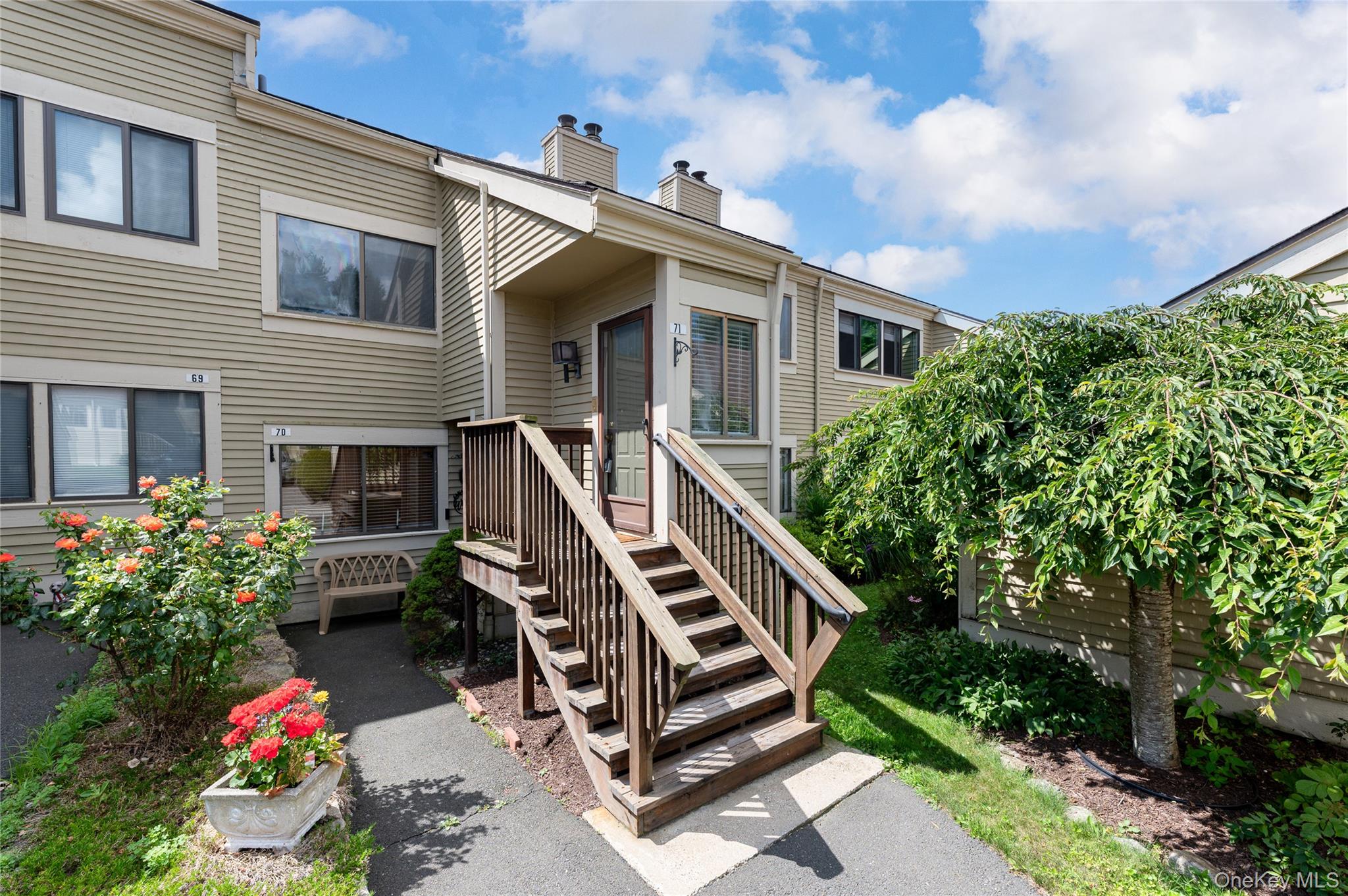 This lovely 2-bedroom, 2-bath home in the Oakridge Development offers...