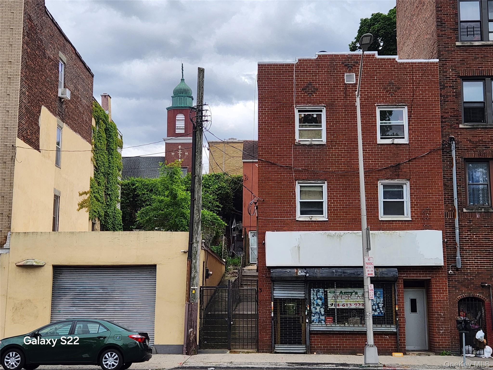 Calling all investors: Do not miss this money-maker property. Property...