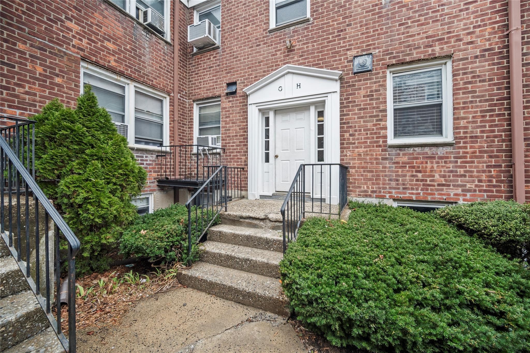 Welcome to Pine Hollow Gardens — Where Comfort Meets Convenience!
Fall...