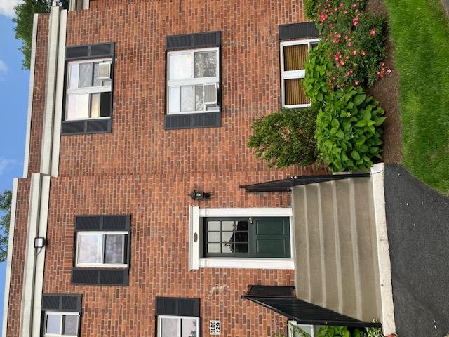 This beautifully spacious renovated co-op unit offers 3 bedroom, 2 ful...