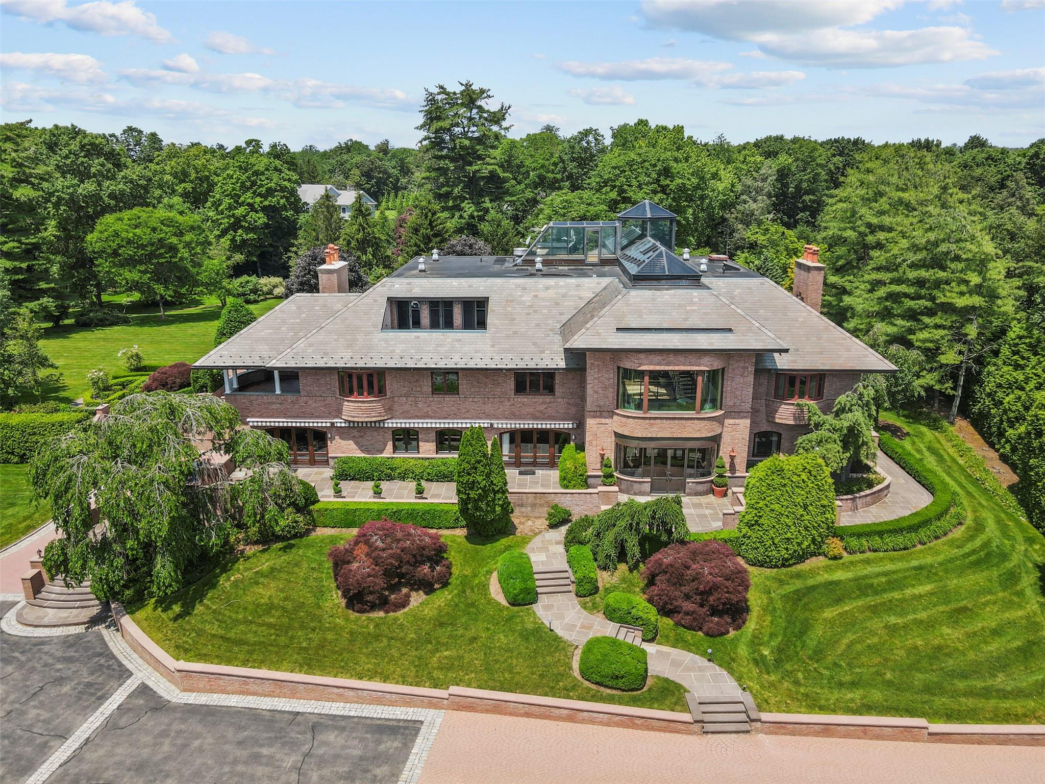 Unrivaled grandeur with an idyllic Tuscan-countryside vibe! Introducin...