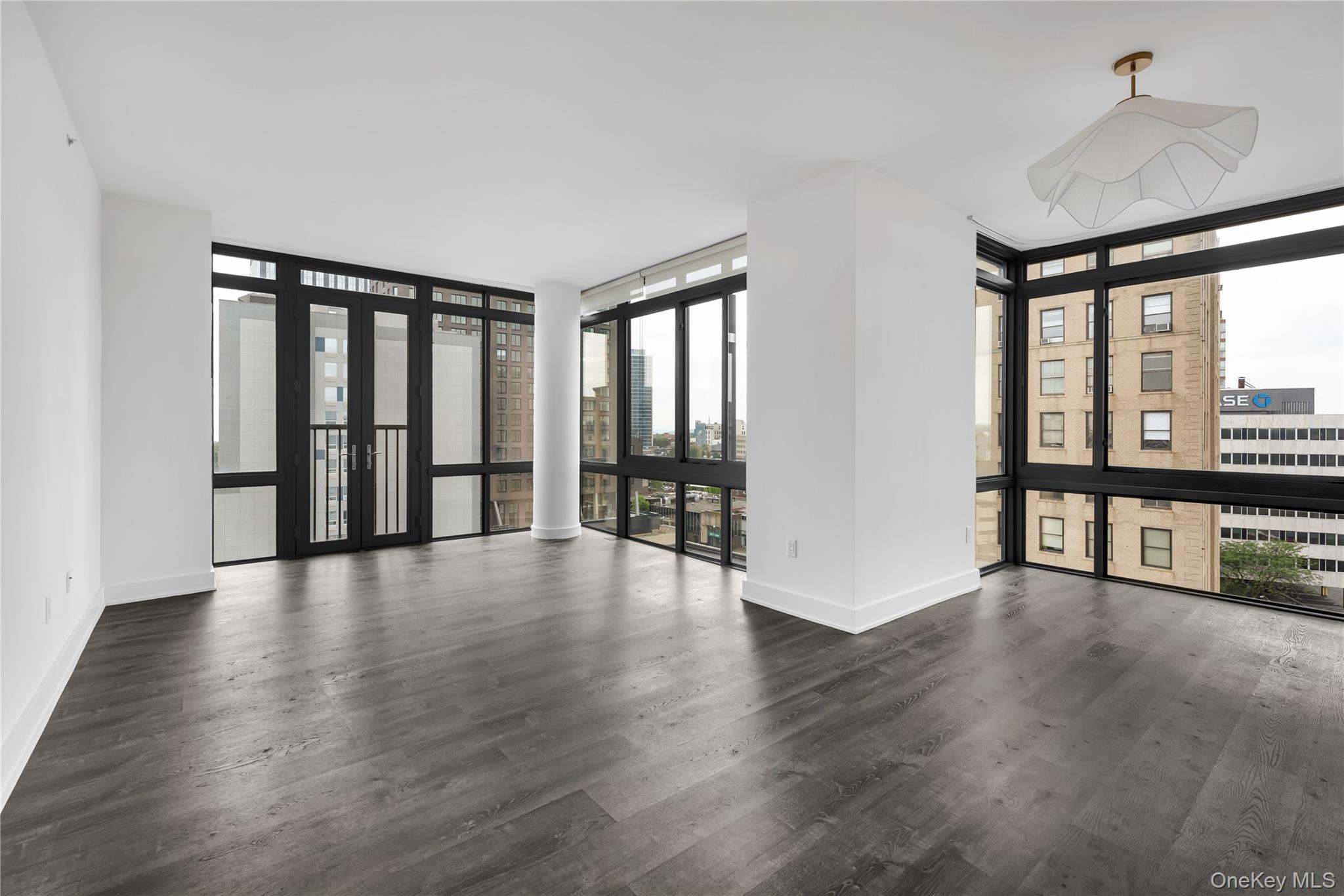 Experience luxury and space at Trump Plaza New Rochelle. This expansiv...