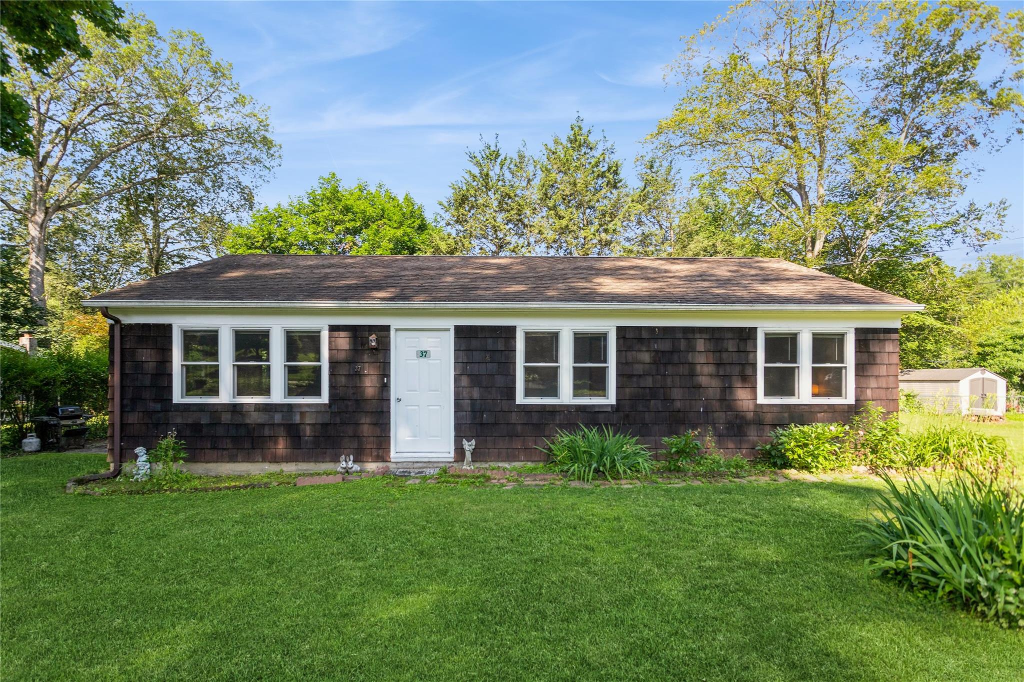 Move-in condition 3Brs/1Bath Ranch on .23 Acres level property in Lake...