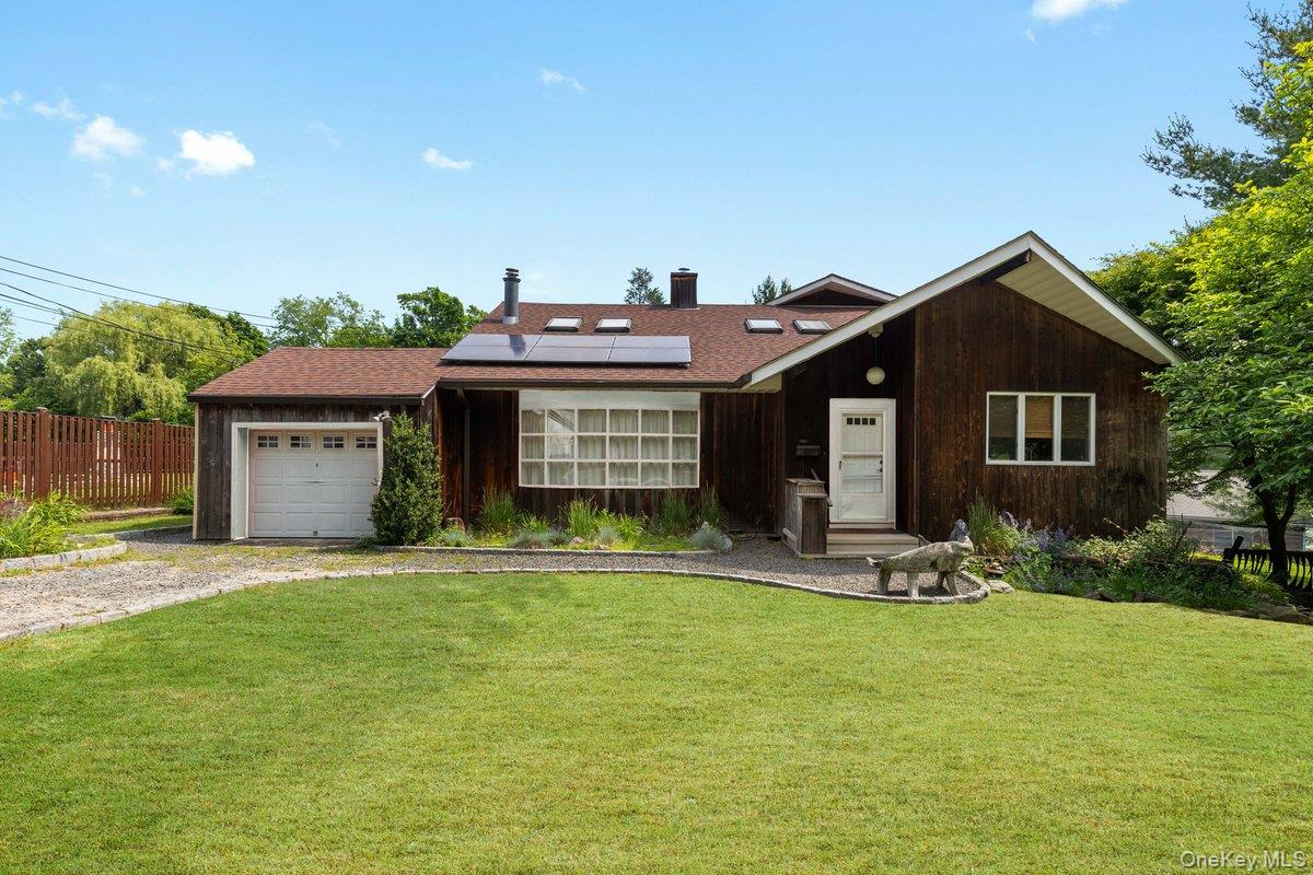 Rare Rental Gem in Hastings-on-Hudson!
Discover this charming and peac...