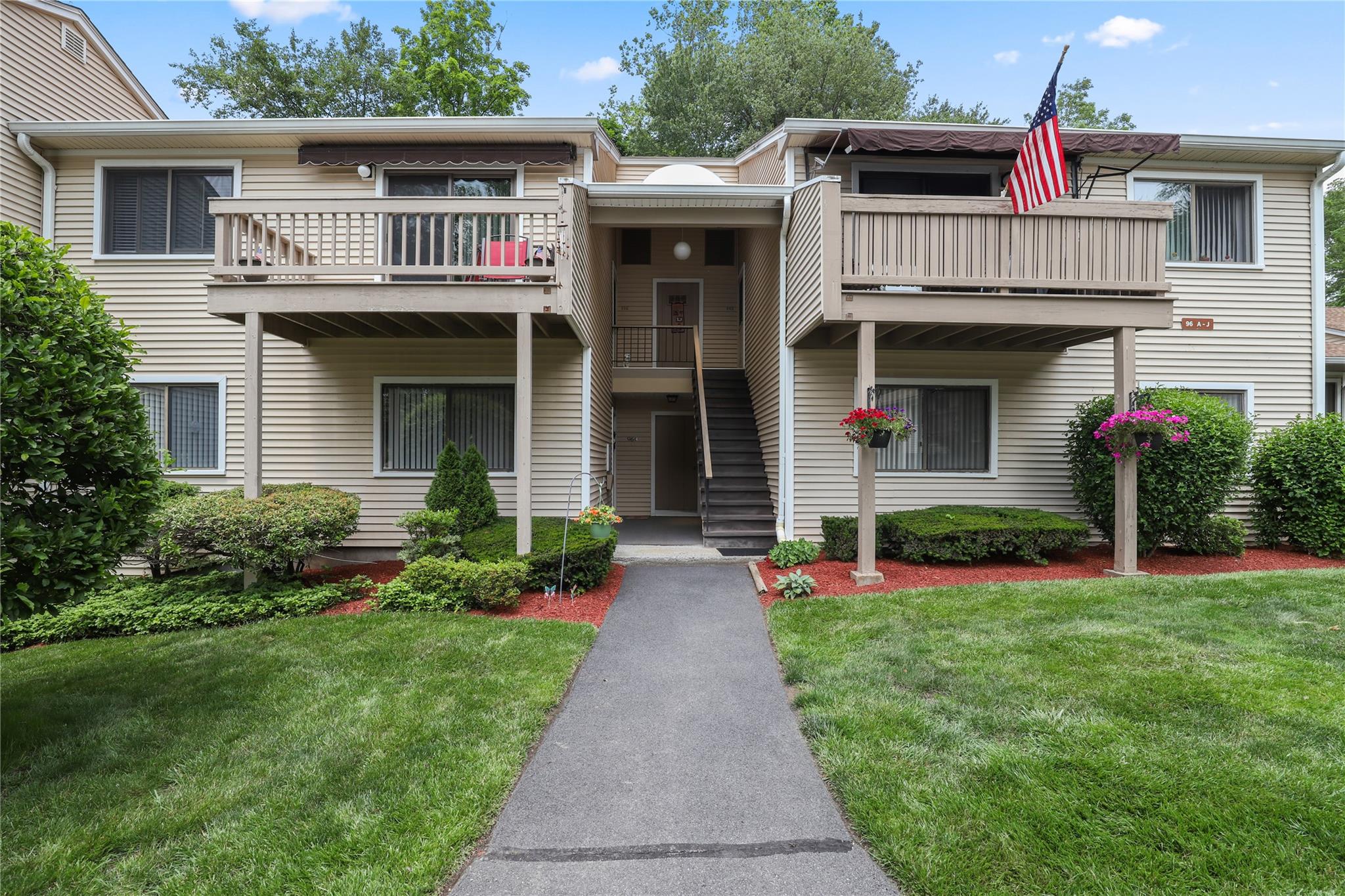 Welcome to Jefferson Village- An Active Adult Community 55+! This well...
