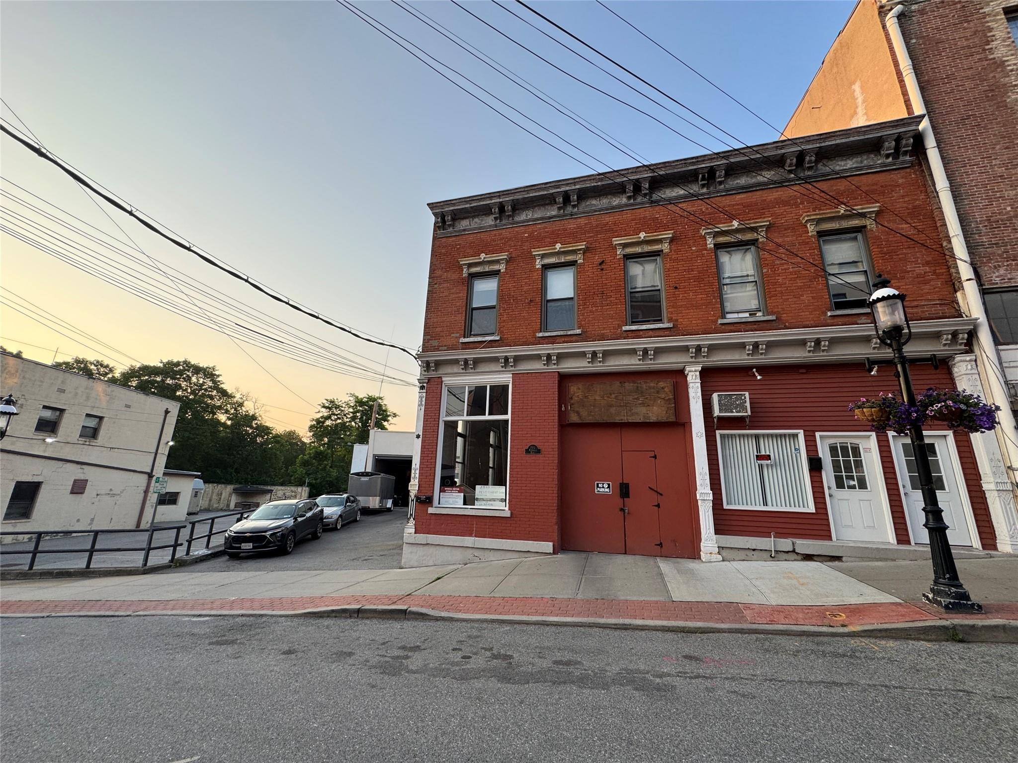 Tons of potential in this mixed used commercial building located in th...