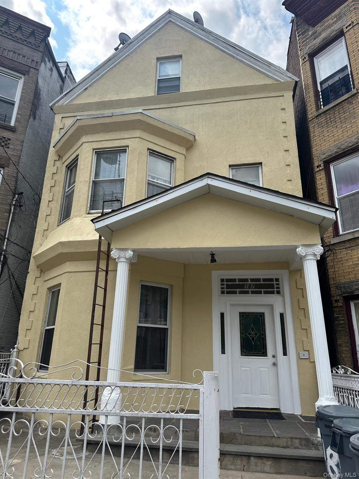 Huge 3 Family house very spacious rooms, high ceilings, lots of space,...