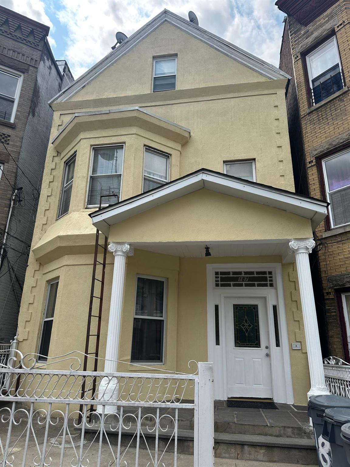 Huge 3 Family house very spacious rooms, high ceilings, lots of space,...