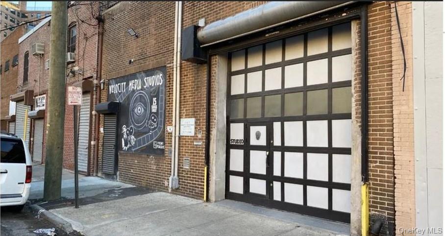 PRICE REDUCED!! GET OUT OF NEW YORK CITY! - LESS THAN 2 MILES OUT! - R...