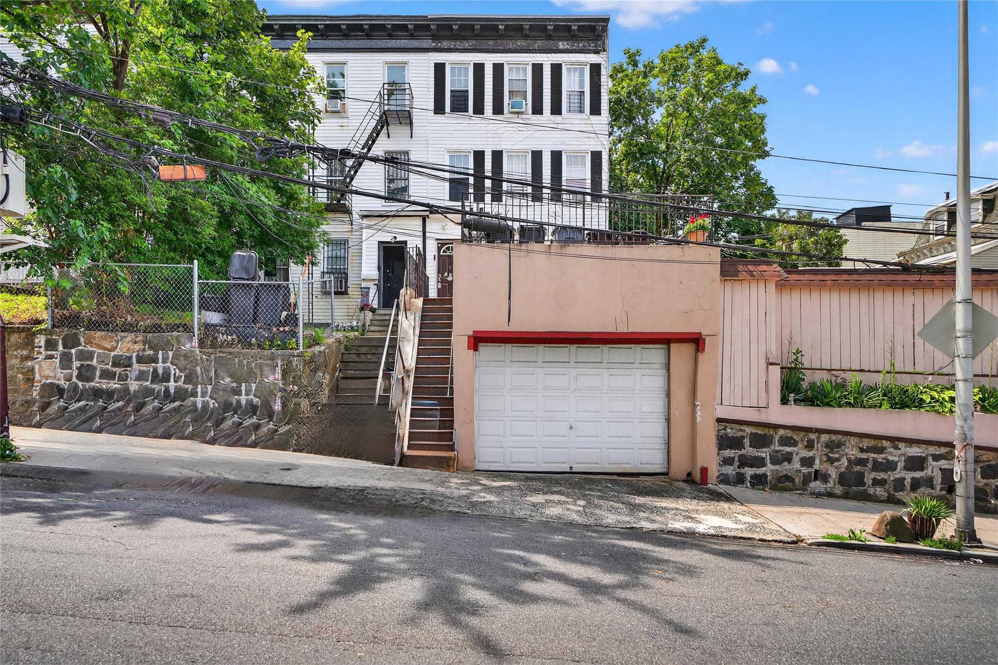 Fabulous investment opportunity located in the heart of Yonkers. This...
