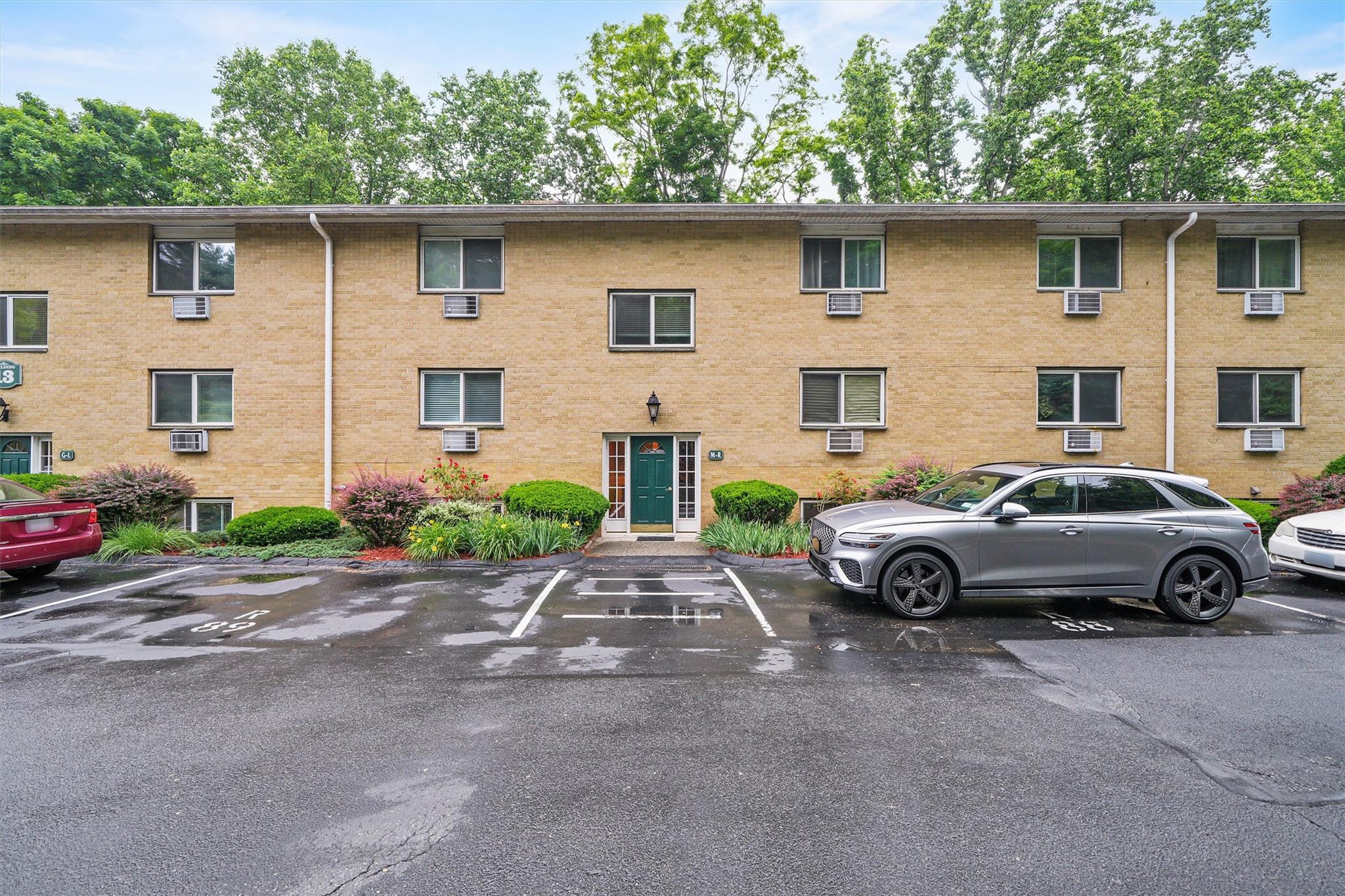 Move-In Ready Studio Co-op – Croton-on-Hudson! Bright, updated studio...