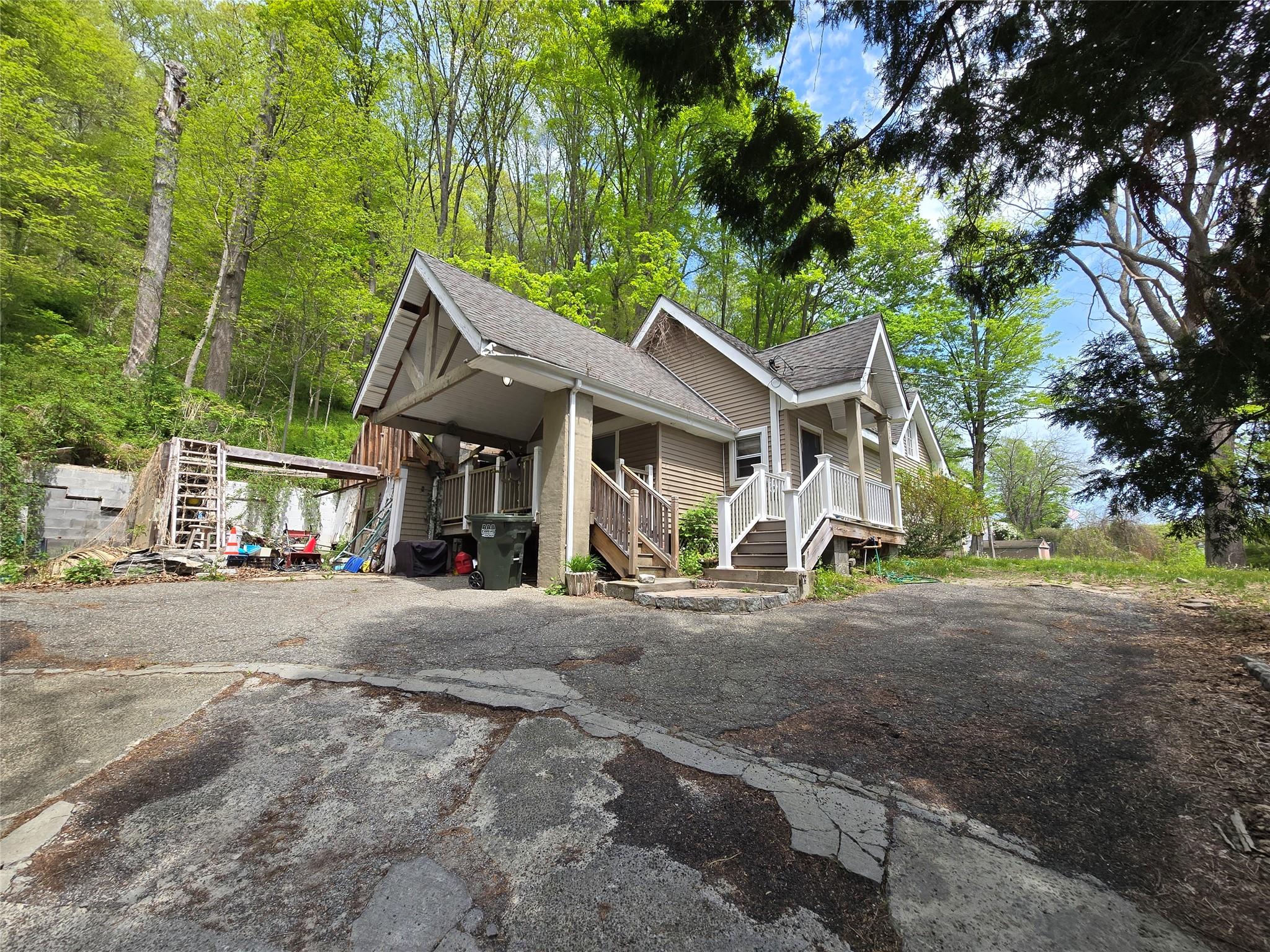 Location, location, location!!!!!! Nice single family house in need of...