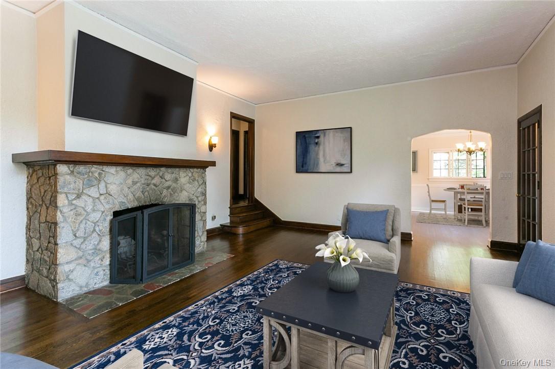 Now is your chance to enjoy living in the heart of the Greenacres sect...