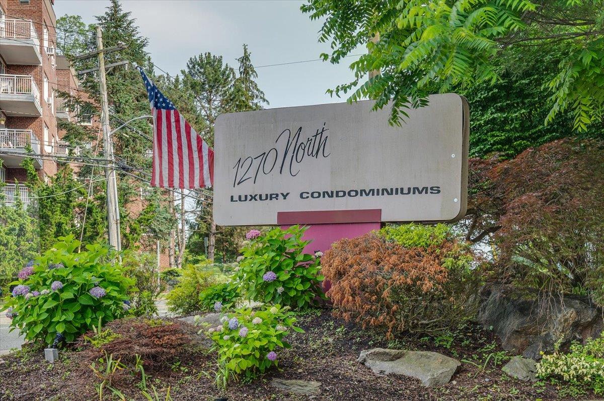 Welcome to this bright and sunny 1-bedroom condo with alcove at 1270 N...