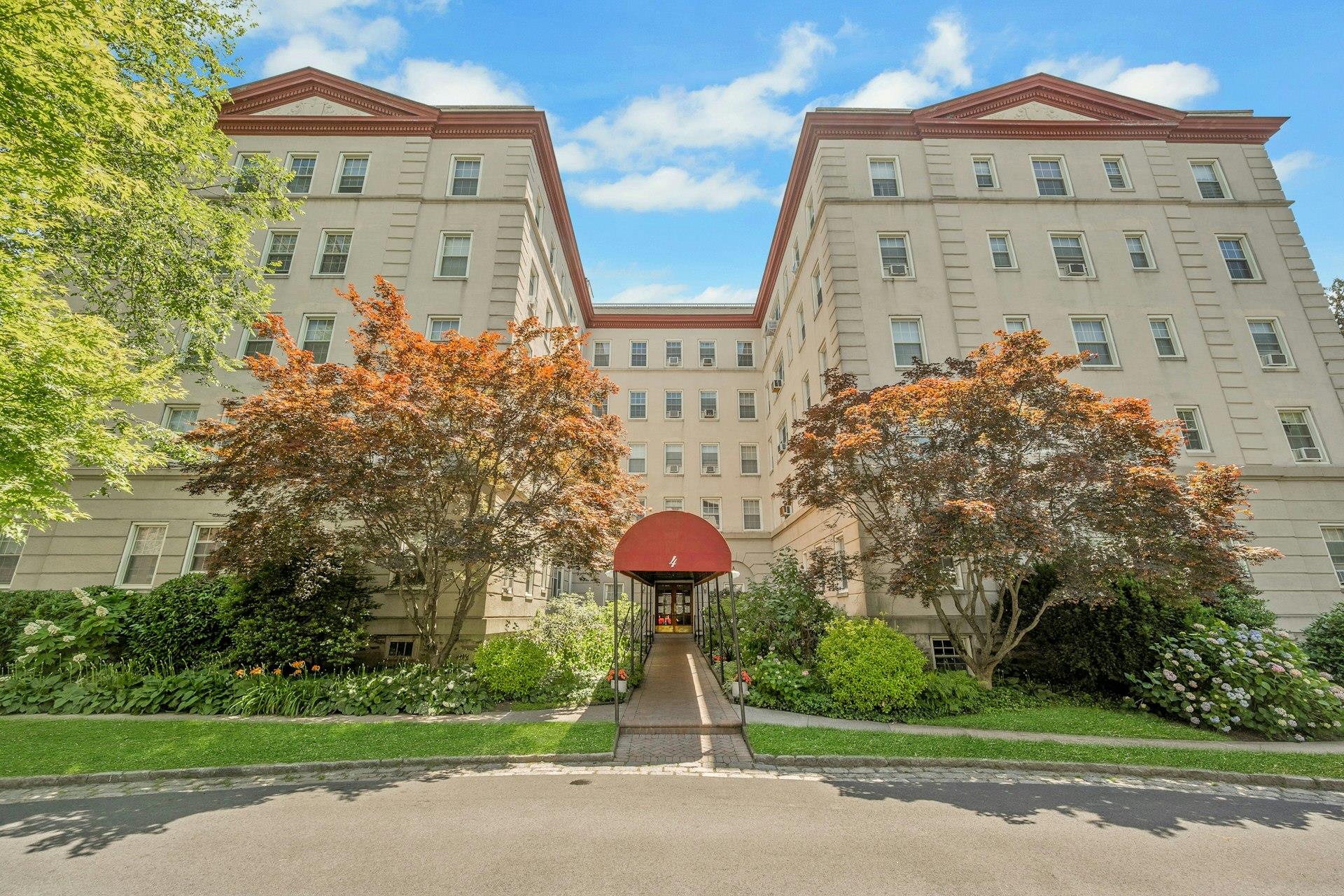 Stunning apartment in historic, dog-friendly Park Lane, Mount Vernon’s...