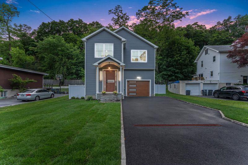 THE ONLY NEW CONSTRUCTION for sale in property tax friendly White Plai...